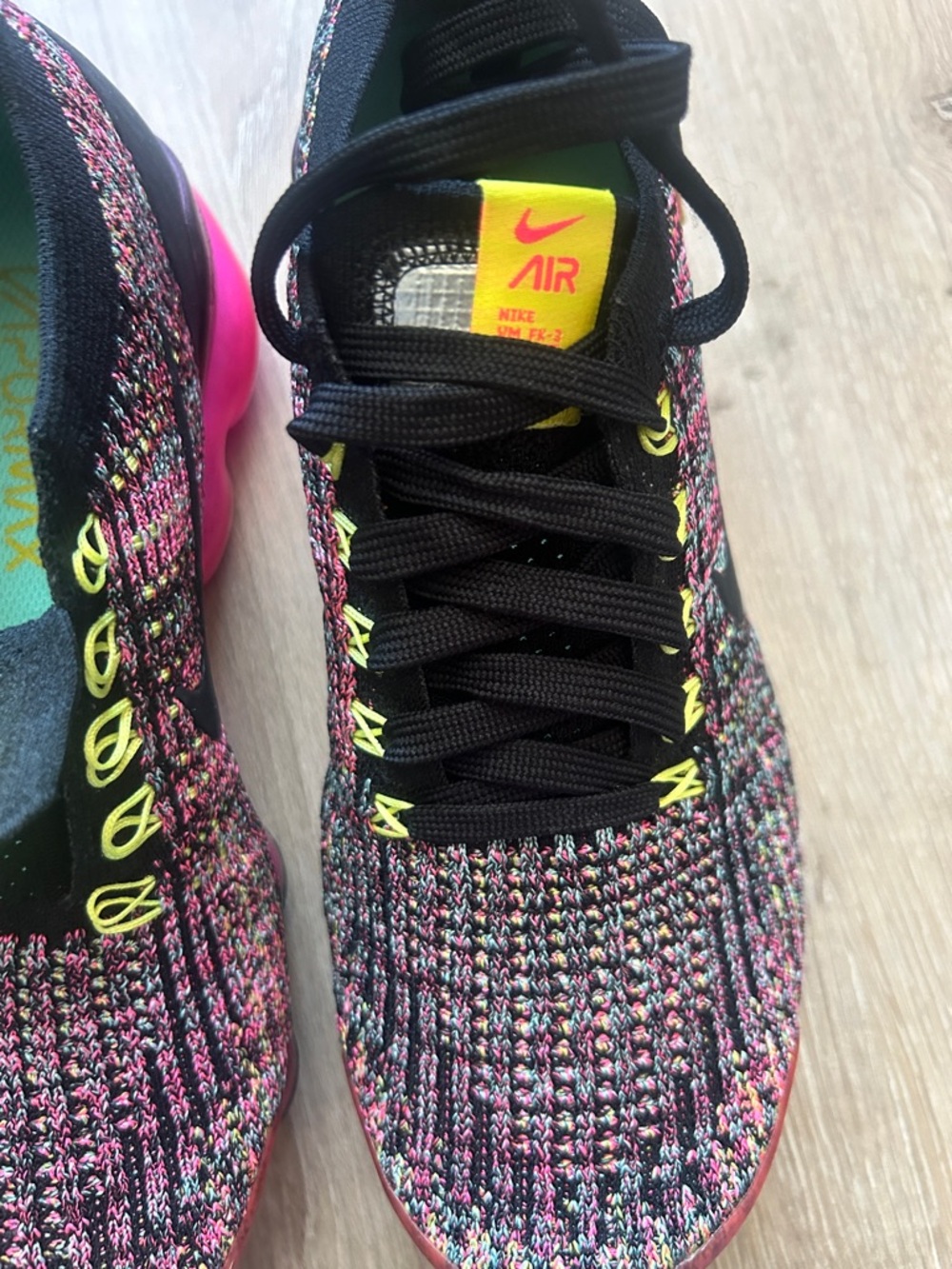 Women’s Multi-Color Nike Vapormax Knit Lace-Up Sneakers (missing 1 shoelace) - Picture 4 of 5